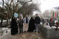 خانواده خراسانی هر هفته سر مزار شهدا حاضر می‌شوند