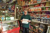 صادق شمسی&zwnj;زاده با دخل و ترازویش ایران&zwnj;گردی می&zwnj;کند