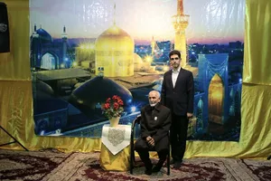 قصه خدمت دو خادم از دو نسل در حرم رضوی
