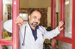 داستان پزشکی که ۲۲ سال نمک‌گیر اهالی قرقی شد!