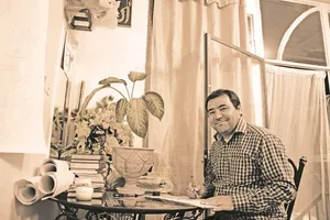 خطاطی سنگ مزار تلخ است