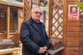 هوشنگ زَکوی محل کارش را به پاتوق فرهنگی تبدیل کرده است