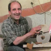آقا مجتبی از دل سنگ، رزق حلال در می&zwnj;آورد