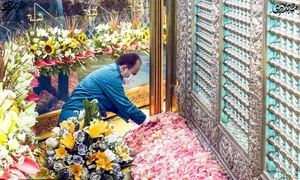 گذری بر سنت گل‌باران حرم مطهر رضوی