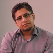دیالوگ&zwnj;های تئاتر، مهدی&zwnj;زادگان را به شعر علاقه&zwnj;مند کرد