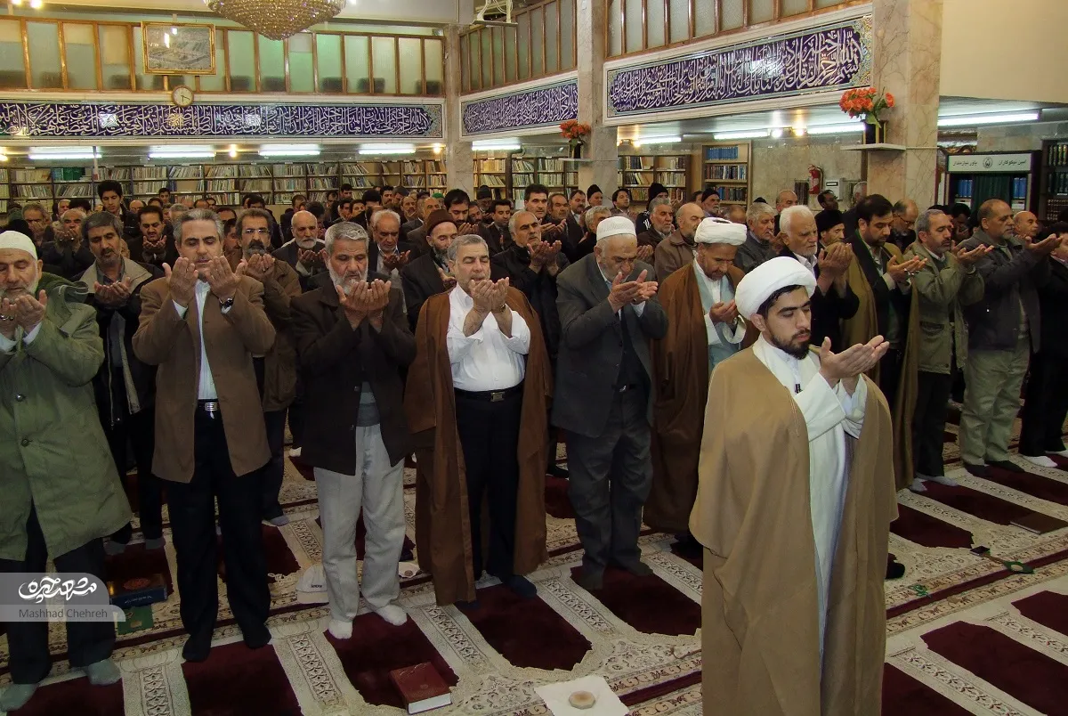 نمازگزاران مسجد حضرت رقیه برای آبادی محله‌شان آستین بالا می‌زنند
