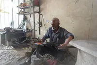 صفرزاده از بازمانده‌های آهنگری سنتی در مشهد است