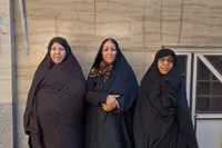 کمک‌کردن، کارت دعوت نمی‌خواهد