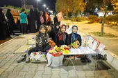زهرا بخشی در حاشیه اجتماعات برای بچه&zwnj;ها وسایل سرگرمی فراهم می&zwnj;کند