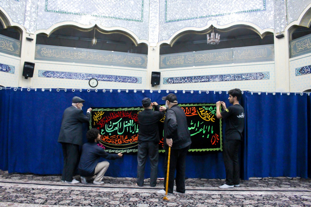 آیین ۱۰ ساله مسجد امام سجاد(ع) برای پوشیدن لباس عزا