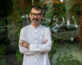اینجا خانه است، نه داروخانه