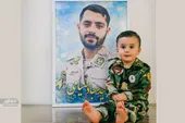 داریوش اولین&zwnj;بار لباس نظامی&zwnj;اش را در مراسم شهادت پدر پوشید