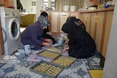 خانه زهرا خانم دم عید پاتوق شیرینی و سمنوپزی است