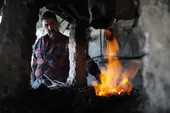 چراغ آهنگری توس را این خانواده روشن نگه داشته&zwnj;اند