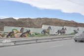 باغ رنگین&zwnj;کمانی عمار حقیقی روی دیوارهای مشهد