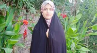 فاطمه پورنوا طراحی و عکاسی را به کودکان محله بهمن رایگان آموزش می‌دهد