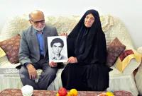 پدر و مادر شهید موسوی هرهفته مزار شهدا را شستشو می‌دهند