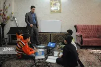 معلم محله شفا، عاشقانه معلمی می‌کند