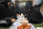 نوجوانان محله ایثار برای حافظان امنیت افطار آماده می&zwnj;کنند
