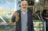 مغازه فروشنده لوازم عزاداری، مثل یک هیئت است