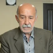 تربیت ۲۰۰ فوتبالیست در زمین خاکی محله وحید
