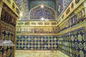 سازندگان و بانیان قدیمی&zwnj;ترین کاشی&zwnj;های حرم رضوی چه کسانی بودند؟