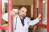 داستان پزشکی که ۲۲ سال نمک&zwnj;گیر اهالی قرقی شد!