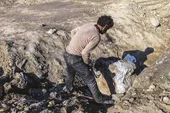 مراد، بیابان&zwnj;خوابی است که با آهن پاره&zwnj; شکمش را سیر می&zwnj;کند!
