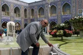 هنر دستم زیر پای زائر امام رضاست