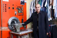 صاحب خشک‌شویی قدیمی، اتوکشیده خدمت حضرت می‌رود
