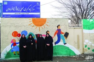 بانوان توس، هم سواد می‌آموزند و هم هنر