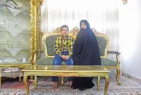 علی نصف پول‌توجیبی‌هایش را به دختری هفت‌ساله کمک می‌کند