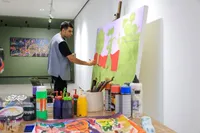 نقاشی‌های محمدجعفر پاکروان غرق در رنگ، انتزاع و تخیل است
