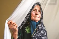مهربانی مادر و همسرشهیدان مهربان