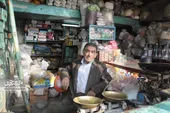 عطارباشی محله کاشانی در زمینه طب گیاهی، کتاب می&zwnj;نویسد