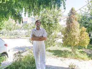 خبرنگار قدیمی محله رضاشهر از روزگاری می‌گوید که خبرها را پست می‌کردند