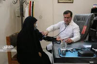 دکتر عابدی در کنار طبابت، معتادان را ترک می‌دهد