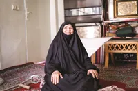 خدیجه خانم تن‌پوشی از ترکش‌ها به تن دارد!