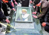 چه دردمند و غریبانه زیستی ای مرد! 