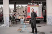 چوب در دست این آتش&zwnj;نشان شکل هنر می&zwnj;گیرد