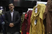 حاجی واثقی جزو اولین مانتوفروش&zwnj;های بازار ایثار است