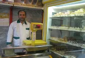 ابوالفضل عزیزی قدیمی&zwnj;ترین قناد محله جاهدشهر است