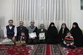 مادر شهیدان حسینی، عید غدیر سر مزار فرزندانش عیدی می&zwnj;دهد