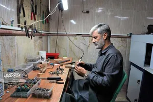محمود صفرپور انگشترهایی تولید می‌کند که وارداتش قاچاق است