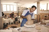 دنیای هادی زیر چرخ سفالگری