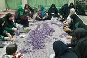 اهالی محله زارعین با پاک&zwnj;کردن زعفران به پویش ایران همدل پیوستند