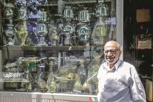 حاج‌حسن معینی‌یزدی از ده سالگی سماورسازی می‌کند