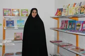 آزاده فرزام&zwnj;نیا اولین فروشگاه کتاب محله طرق را راه&zwnj;اندازی کرد