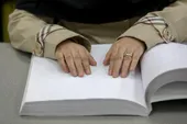 تأثیر کتاب&zwnj;خوانی در زندگی شاعر روشندل و فعال کتابخانه امام خمینی(ره) 